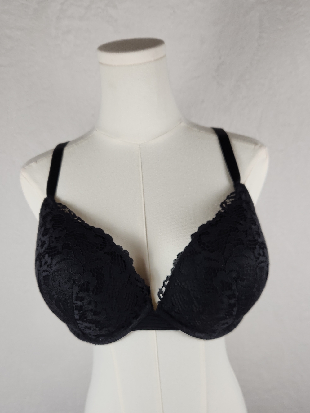 Victoria's Secret Very Sexy Push-Up Bra Black Lace Plus Size 38DD / 38E